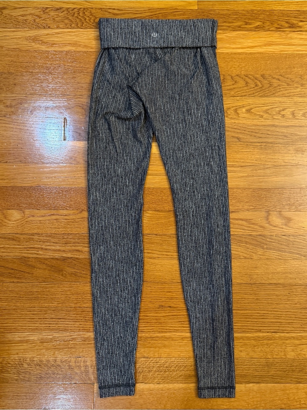 Lululemon Wunder Under Pant (Roll Down) Coco Pique Black - Est. Size 4 - Picture 5 of 7